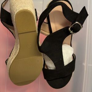 Black Wedges